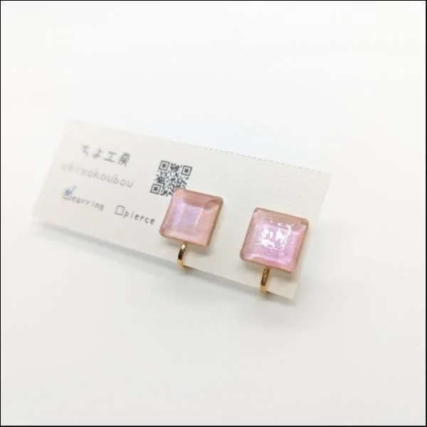 宝石のようなワンポイントのイヤリング【3】