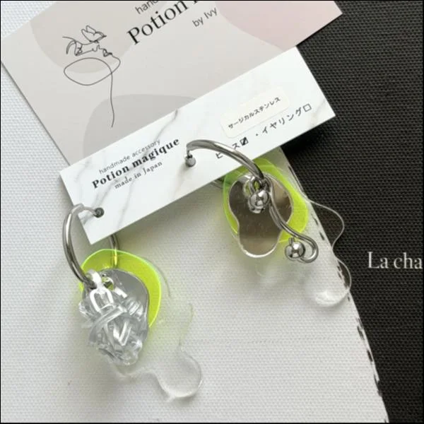 アクリルうにょピアス