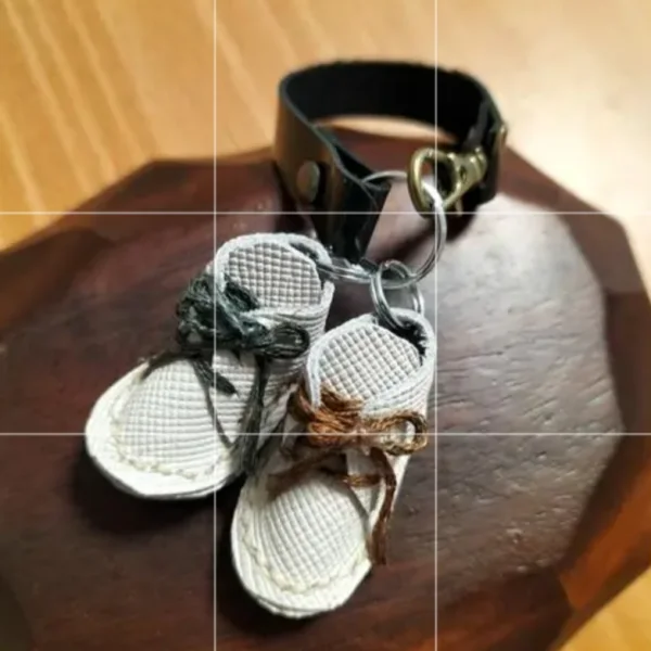 革のミニチュアチャーム
