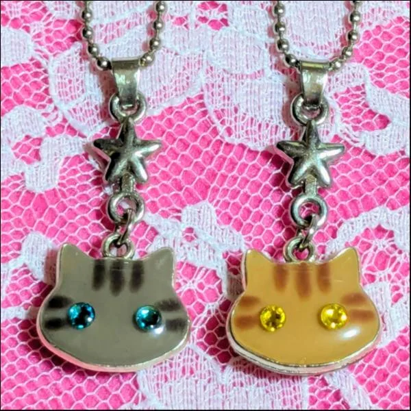 猫レジンボールチェーンキーホルダー2個セット/キジトラ&茶トラ(シルバー)
