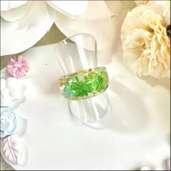 グリーンのレジンリング