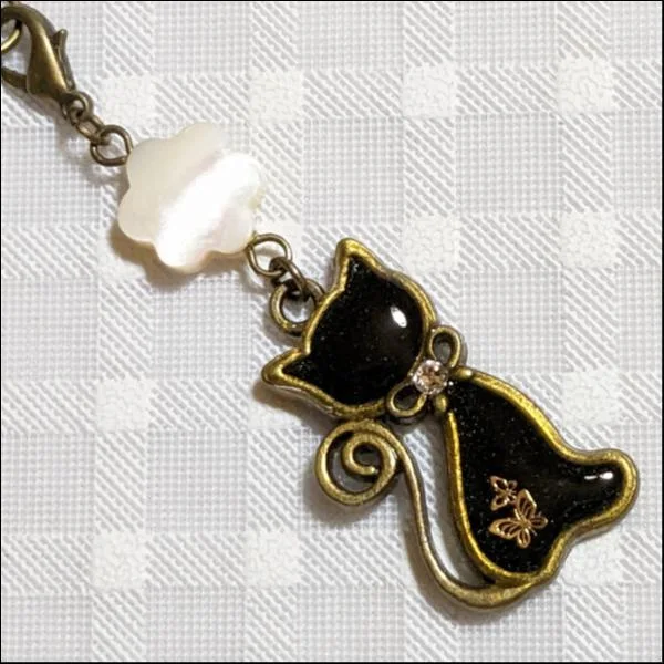 ★限定★猫レジンストラップ(パールブラック)/天然石