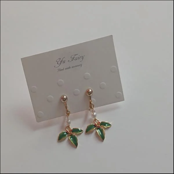 christmas pearl earring