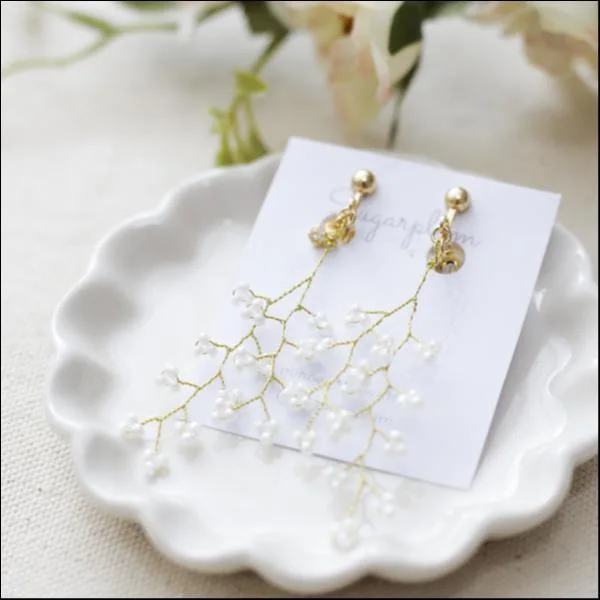 白い小花の小枝イヤリング