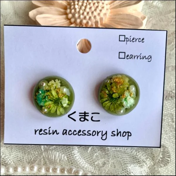 まんまる一粒ピアス(カーキ)