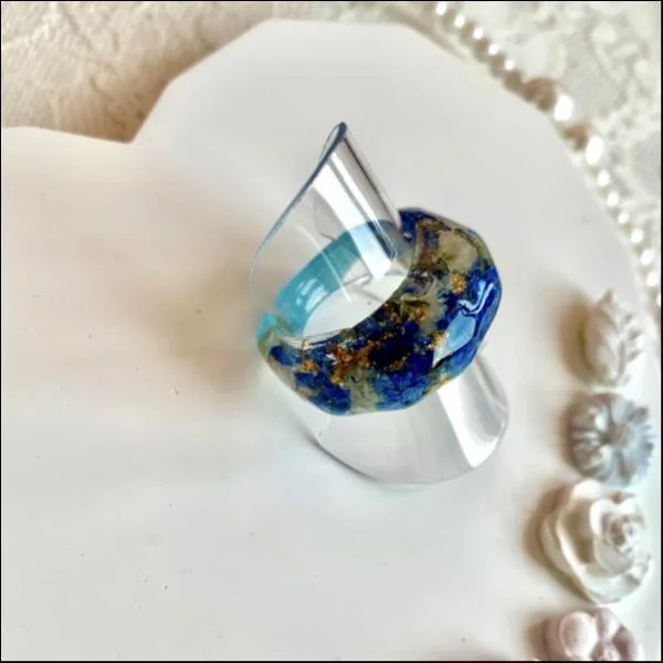 かすみ草のレジンリング(ブルー)