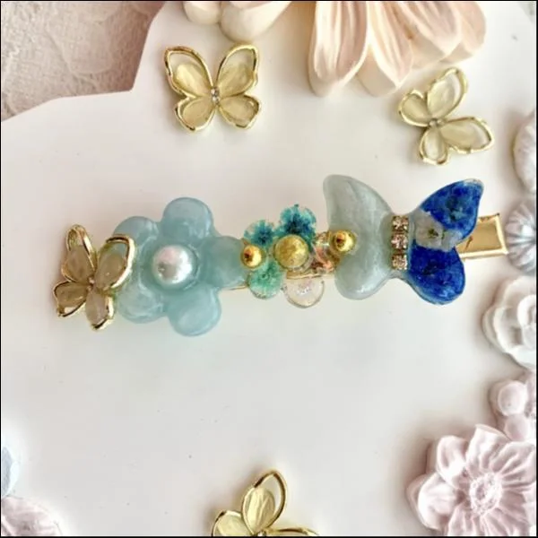 お花と蝶々のヘアクリップ(ブルー)