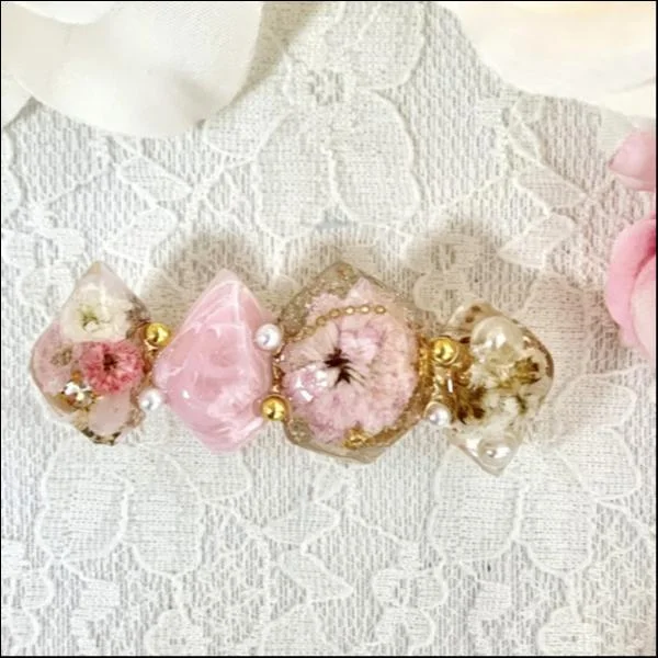 お花の鉱石型バレッタ(ピンク)