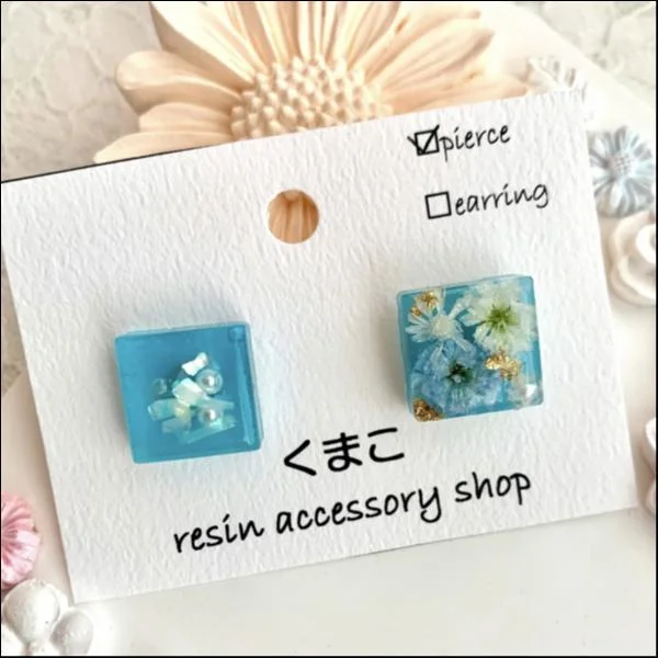 お花とシェルのアシンメトリーピアス(水色)