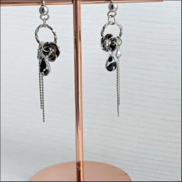 推し色花のピアス〜ブラック〜