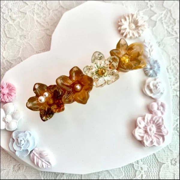 お花の形のバレッタ(ブラウン)