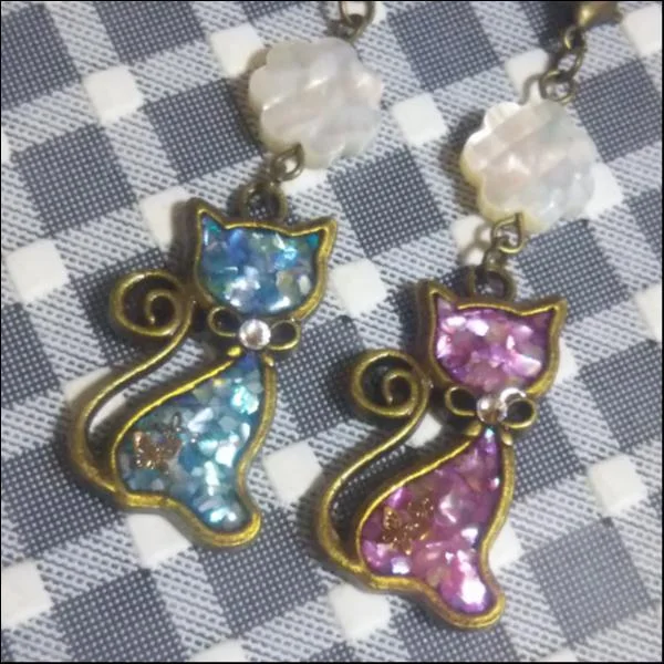 猫レジンストラップ2個セット(水色&桃色)