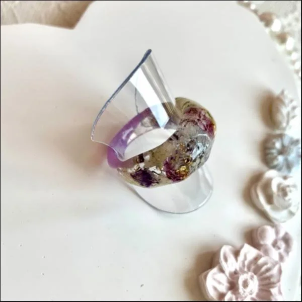 かすみ草のレジンリング(パープル)