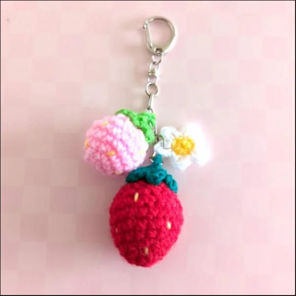 ゆらゆら揺れるいちごキーホルダー