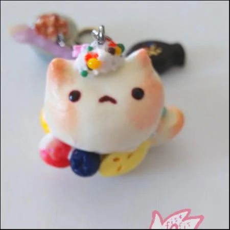 こっちみんにゃ/フルーツバーガー＋キャラメルカフェオレ＆おさかなチョコ