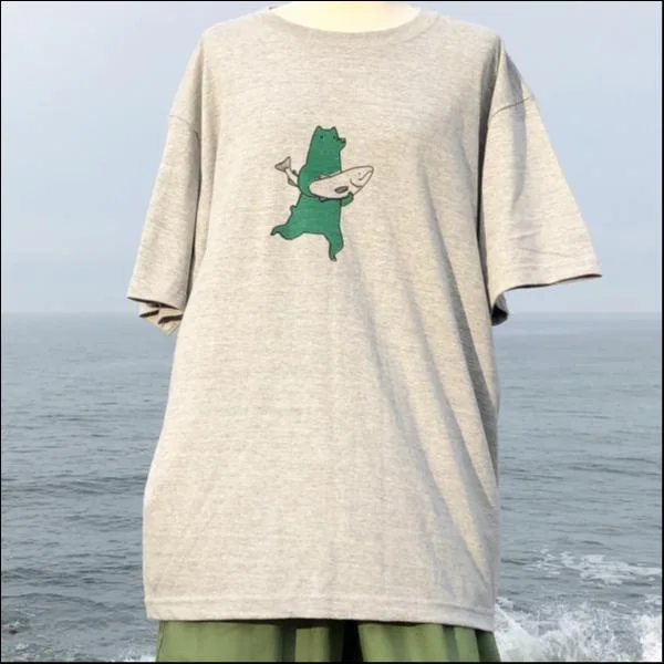 XL・シャケくまTシャツ
