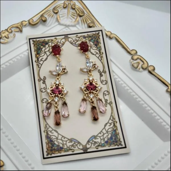 ピンクと蝶のシャンデリアピアス