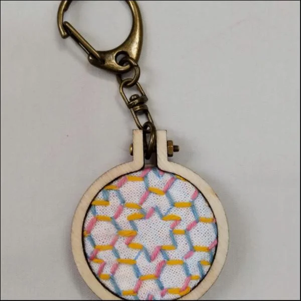 刺し子キーホルダー 変わり亀甲