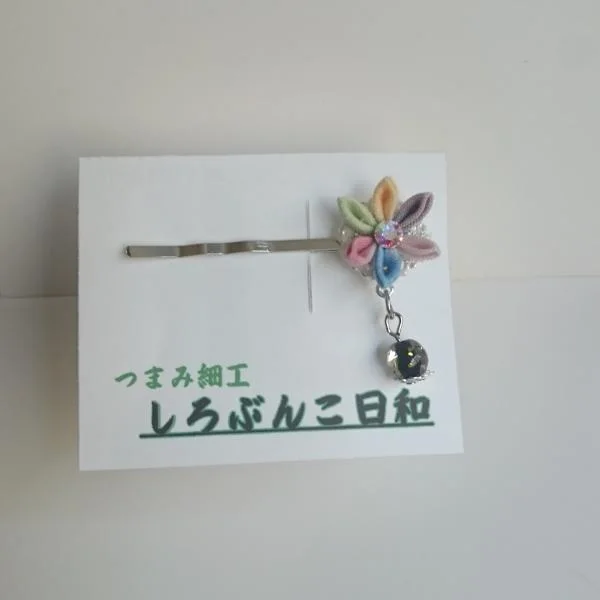 小さいお花のヘアピン・虹