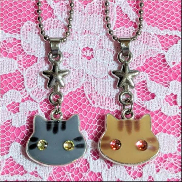 猫レジンボールチェーンキーホルダー2個セット/サバトラ&茶トラ(シルバー)