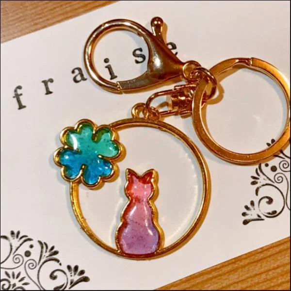 猫ちゃんシルエットキーホルダー★(四葉クローバー)