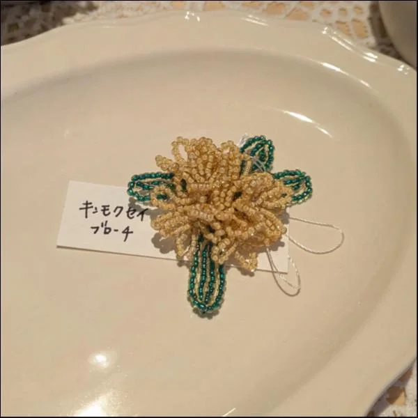 キンモクセイブローチ