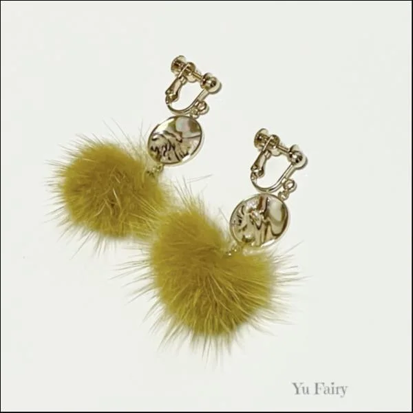 shell seat fur earring