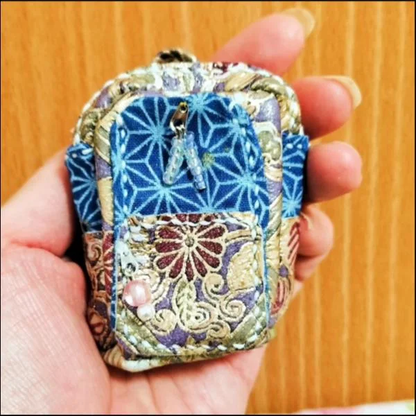ミニチュアリュックのバッグチャーム