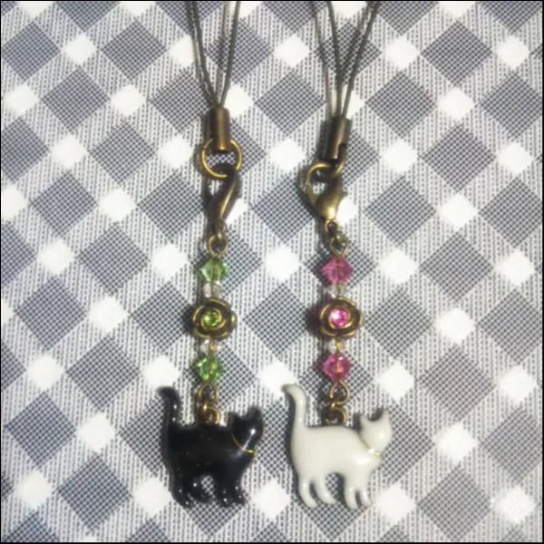猫レジンストラップ2個セット(パールタイプ/金古美)/スワロフスキー