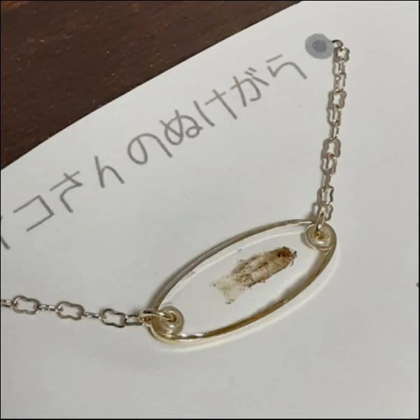 カイコさんのぬけがらブレスレット