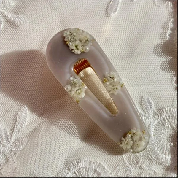かすみ草のヘアクリップ(グレージュ)