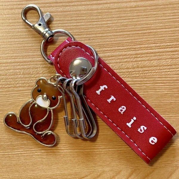 レザーキーホルダー(レッド)★ベアチャーム【fraiseネーム入り】