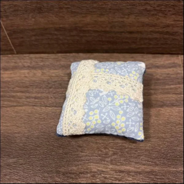 ピンクッション(水色)