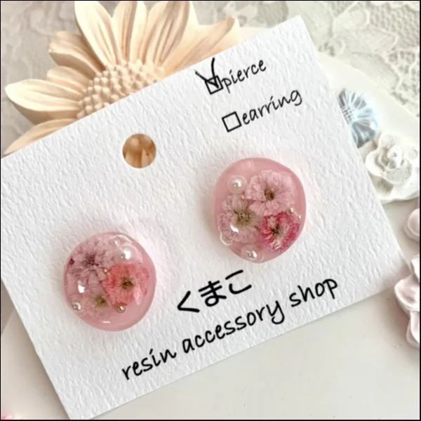 かすみ草の小粒ピアス