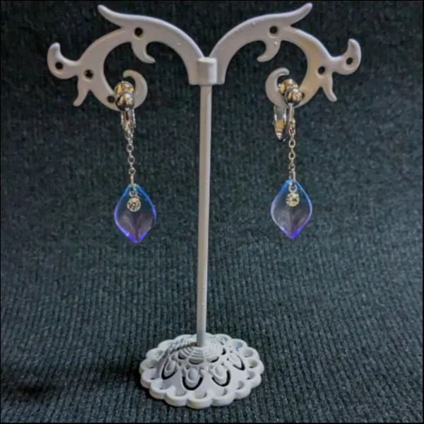 ガラス製花びらイヤリング/パープル×ブルー