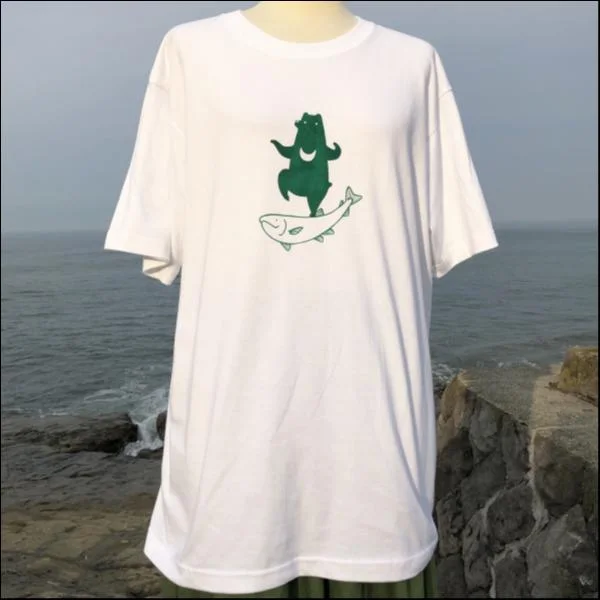 L・シャケくまTシャツ