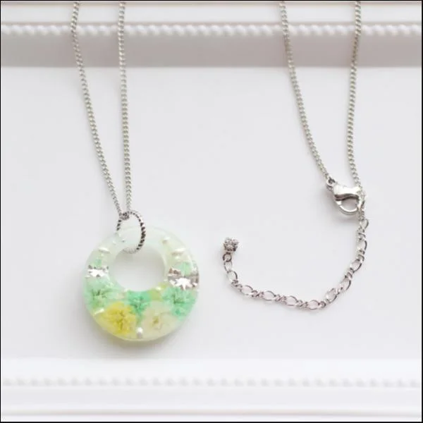 花の輪のネックレス(エメグリ)