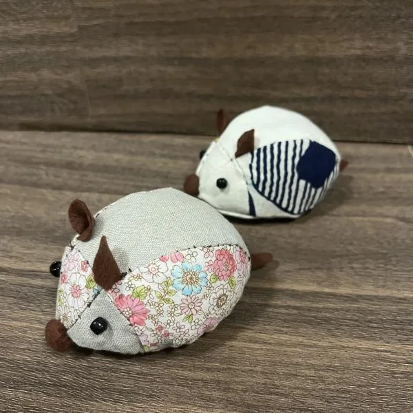 針山ハリネズミ（小花ピンク）