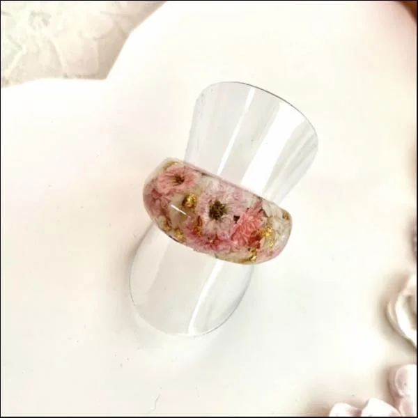かすみ草のレジンリング(ピンク)